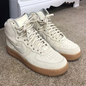 Cream/gum bottom women’s Nike air forces